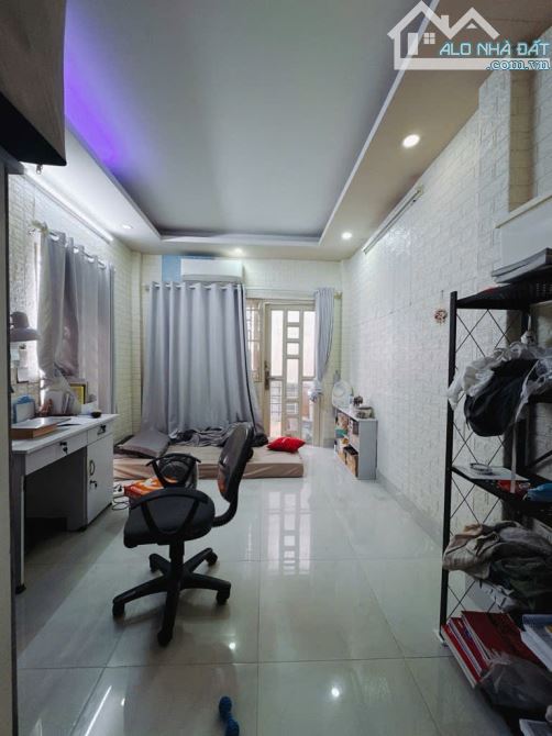 BÁN NHÀ TẶNG NỘI THẤT GẦN 7 TỶ - 4 TẦNG 40m2 - KHU BÀU CÁT - 3