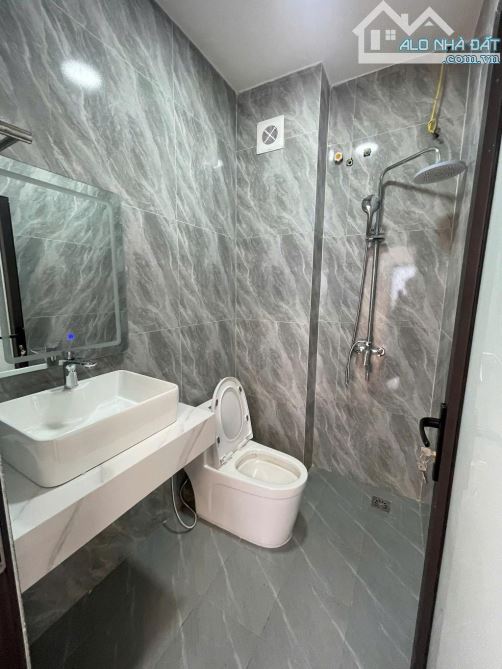 Chưa đến 6 tỷ có ngay nhà mới Thạch Bàn Long Biên, xây độc lập 1 căn 5 T , 10m ra đường ô - 3