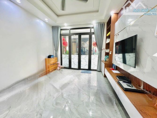 Ngô Gia Tự - Lô góc 3 mặt thoáng - 2 Tỷ 799 - Gần Văn Cao - 3