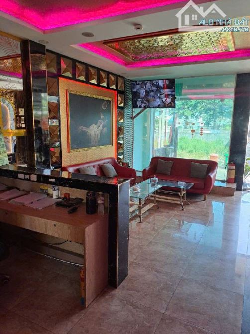 ĐƯỜNG 827 - PHÚ HỮU - 827m2 - 5 TẦNG CÓ HẦM - 98m2 - 3