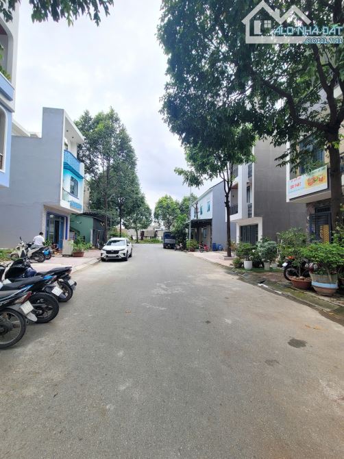 Bán nhà 1 trệt 2 lầu full nội thất KDC p.Bình Hòa Tp.Thuận An chỉ 6ty800 TL M7679 - 3