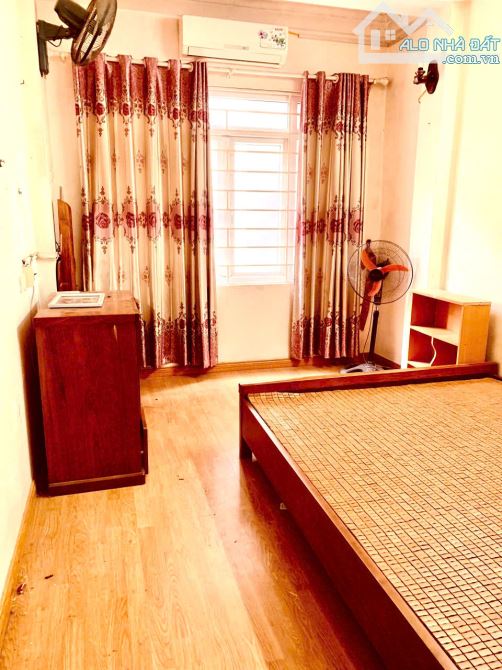 Cho thuê nhà nguyên căn ngõ 20 Đại La, 32m2 x 4 tầng, 3 ngủ, 9 triệu - 3