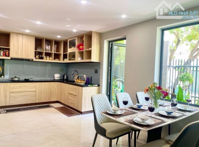 BIỆT THỰ SÁT THĂNG LONG - LÔ GÓC 2 MT - 104M2 - 2 TẦNG - MT:10M - 14.9 TỶ - 4