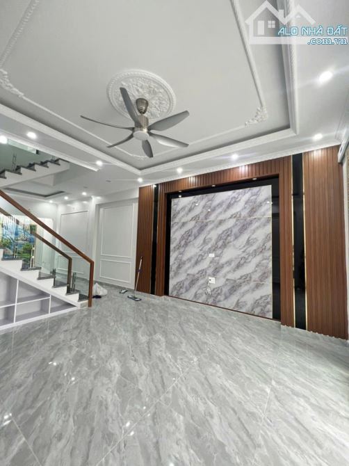NHÀ 3 TẦNG GẦN KIẾN AN Ngõ ô tô đỗ cửa cách mặt trục 20 - 30m, duy nhất 1 ngoặt tại Kiều T - 4