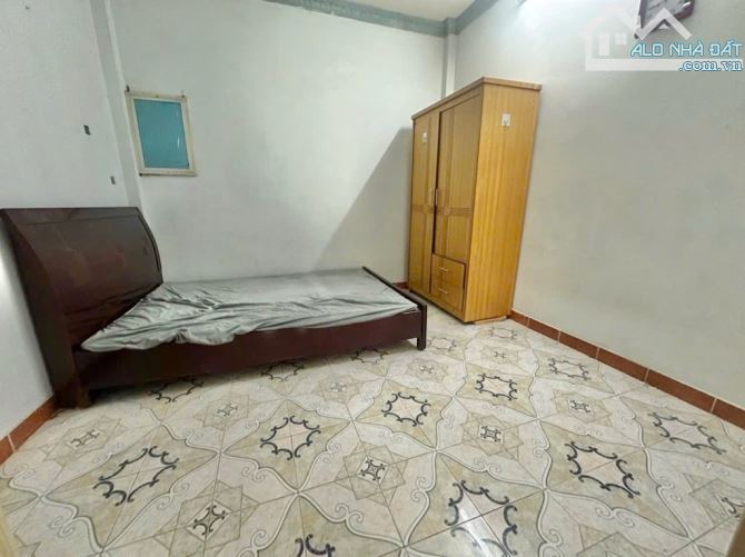 NHÀ ĐẸP 2 LẦU KIÊN CỐ - 35M2 (3.5 x 10) - CHO THUÊ 12TR - HẺM 3 GÁC TUNG TĂNG CHỈ 5.5 TY