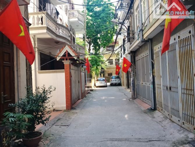 BÁN NHÀ TRẦN CUNG - CẦU GIẤY - LÔ GÓC – 2 TẦNG – OTO   VÀO NHÀ    – GIÁ 28 TỶ - 4