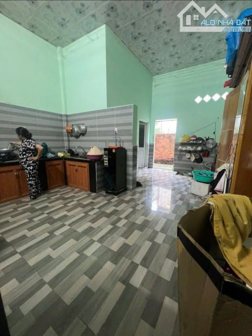 cần tiền nên bán căn nhà ở Tân Hiệp, Hóc Môn, 92m2 giá chỉ 920triệu, sổ hồng sẵn. - 4