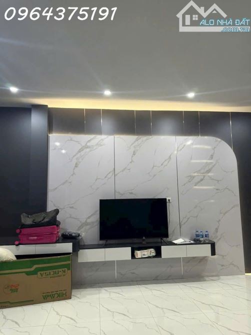 Hàng hiếm bán nhà Nguyễn Văn Cừ - 73m2 - 7 tầng thang máy - Gara ô tô - ngõ thông tứ tung - 4