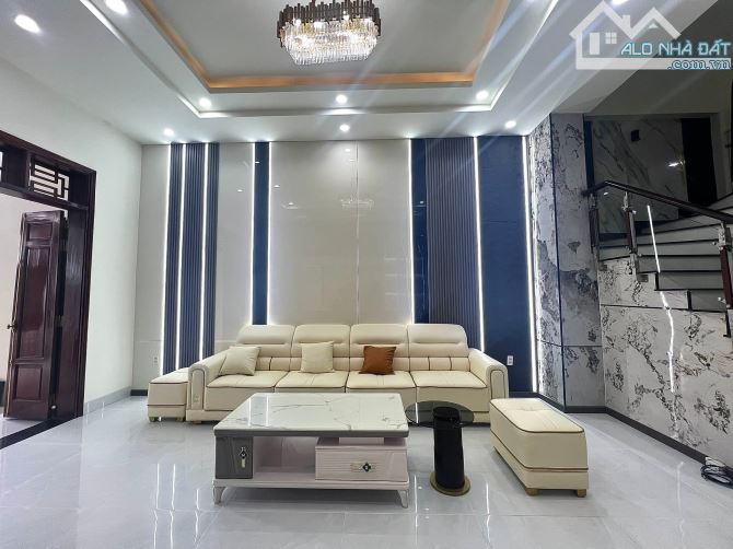 💰🏡 Bán Nhà 1 trệt 2 Lầu PHƯỜNG phú tân Tp thủ dầu 1 Bình Dương, Cực đẹp mới hoàn thiện - 4