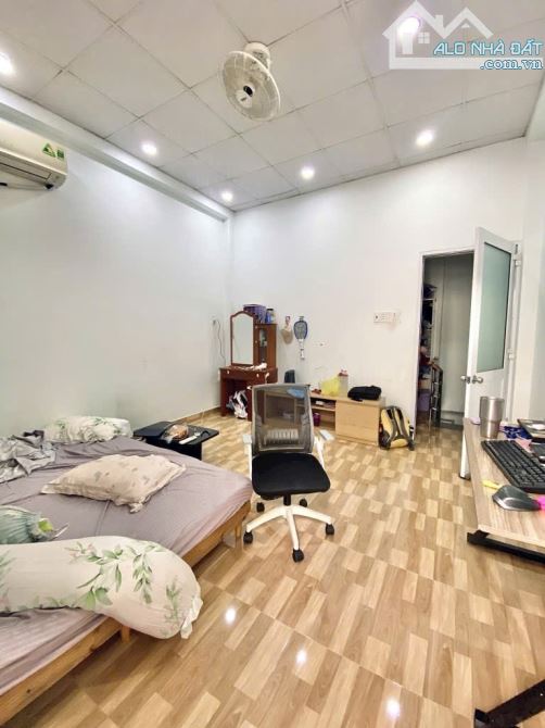 Nhà 2 tầng kiên cố xe hơi vô nhà ngủ, hẻm 8m thông, 3.9m X 11.25m, chỉ 5.95 tỷ. - 4