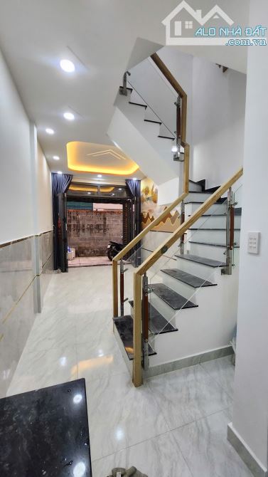 Nhà mới xây GIÁ 2T3 -Tỉnh Lộ 10 sát chợ Bà Hom, cách Nhi Đồng TP 12