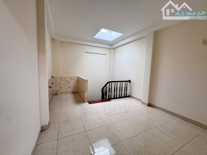 Nhà Cầu Giấy 30m², 5 Tầng, Giá 7.9 Tỷ – Tiện Ích Đầy Đủ, Vị Trí Tốt - 4
