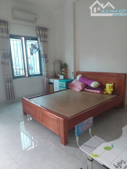 Bán nhà ngõ Đàm Lộc, dt 46m2. Mt 4,7m. Ngõ thông rộng 4m, ô tô qua lại, có thể làm spa - 4