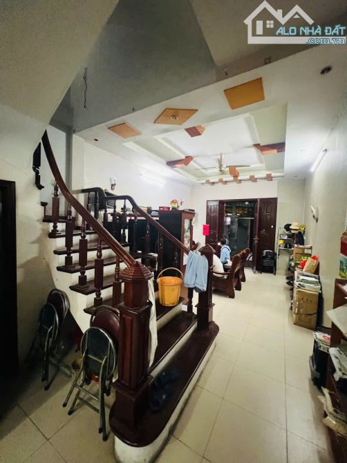 CẦU GIẤY-NGUYỄN VĂN HUYÊN - HÀNG F0-TRUNG TÂM-5 TẦNG-79M2-NGÕ RỘNG 3M -GẦN PHỐ-CÒN 15.2 TỶ - 4