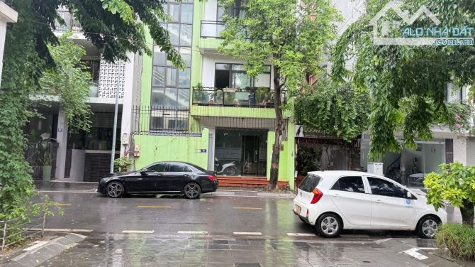 Nhà 40A Võng Thị, Tây Hồ, 175m², Mặt Tiền Rộng, Giá 60 Tỷ - Tiện ích đầy đủ, vị trí tốt. - 4