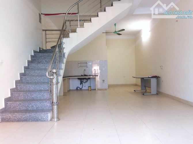 Cho thuê nhà 3 tầng Thạch Bàn - Long Biên – Hà Nội giá 7 triệu - 4