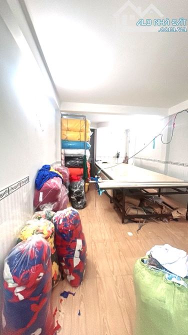 SÁT MẶT TIỀN- HẺM 8M- NGAY CHỢ TÂN HƯƠNG- TÂN PHÚ- DT 81M2- 3 TẦNG BTCT- NHỈNH 9 T - 4