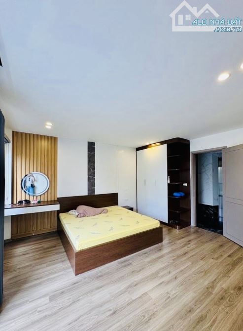 Bán Nhà 6Tầng View Khai Sơn, 20m ra Phố Ngọc Thuỵ, Vị Trí gần Trung Tâm, VF3 Đỗ Cổng - 4