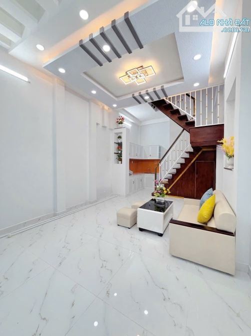 NHỈNH 3 TỶ - GIÁP QUẬN 6 - 4 x 8 - 3 TẦNG - 2PN 🚀🚀🚀 - 4
