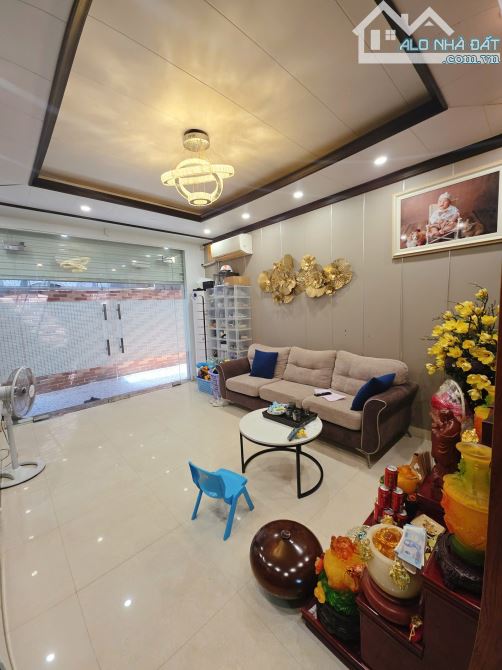 Nhà 5 tầng phố Đình Đông, để lại full nội thất chỉ hơn 3 tỉ - 4