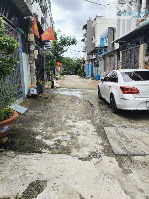 Bán nhà 3 tầng đường THẠNH XUÂN 40, phường THẠNH XUÂN, Q12,Dt 81 m²(5,2x16). Hẻm 8m, giá 5 - 5
