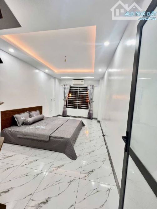 Phố Vĩnh Hưng -Ô Tô Đỗ Cửa - Nhà Mới 40n -6 Tầng - Giá loanh Quanh 7 tỷ - 5