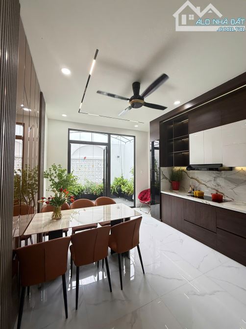 BÁN CĂN NGAY TRUNG TÂM GẦN ĐẠI LỘ VÕ NGUYÊN GIÁP !!! 📐 Diện tích: 4m x 15.4m 🌟 - 5