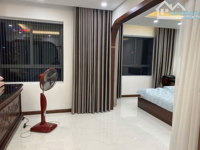 Bán căn hộ chung cư tại M3M4 Nguyễn Chí Thanh. 195m2 - 3PN - 3WC nhà đẹp full đồ. - 5