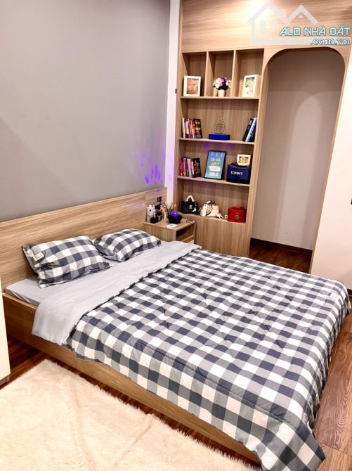 BÁN TÒA CCMN NGUYỄN XIỂN 75M2 7 TẦNG 23PKK DÒNG TIỀN 1.2 TỶ/NĂM GIÁ 16 TỶ - 5