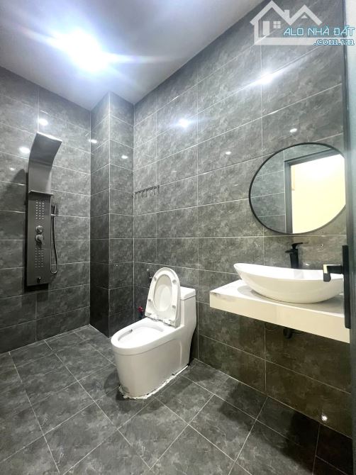 💰🏡 Bán Nhà 1 trệt 2 Lầu PHƯỜNG phú tân Tp thủ dầu 1 Bình Dương, Cực đẹp mới hoàn thiện - 5