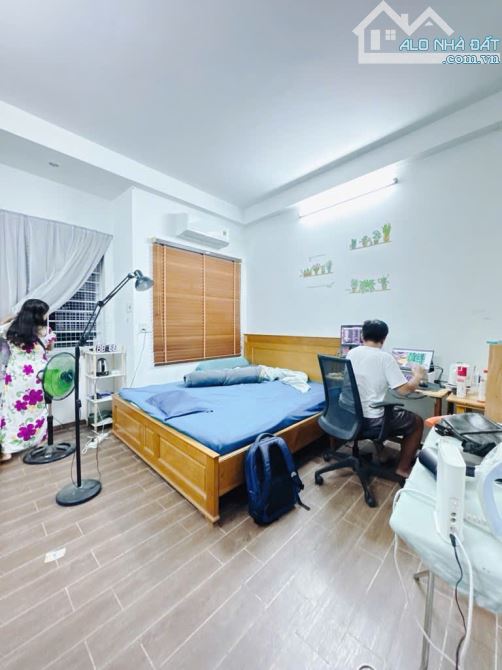 BÁN NHÀ HẺM 538 ĐOÀN VĂN BƠ. 60M2, NGANG 4M NỞ HẬU L 9M 5 TẦNG, 7PN - 5