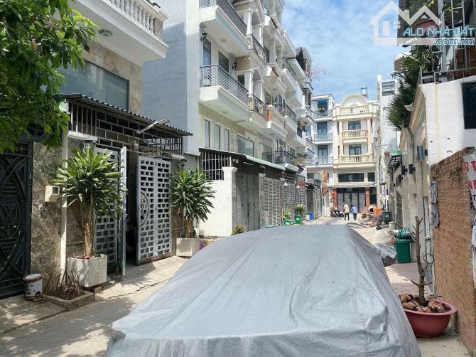 Bán nhà như hình sau trường học Nguyễn Trung Trực, P15, Gò Vấp. 4.5*12m, 5tấm, HXH 6m, 7.2 - 5