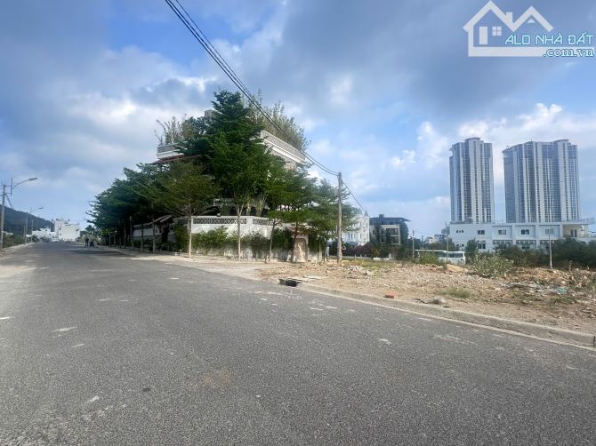 Đất Biệt thự mặt tiền đường Triệu Quang Phục -KDC Đường Đệ- Vĩnh Hoà-Nha Trang • DT 300m2 - 5