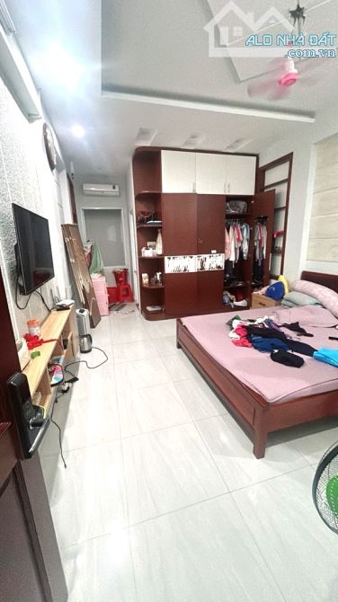 SÁT MẶT TIỀN- HẺM 8M- NGAY CHỢ TÂN HƯƠNG- TÂN PHÚ- DT 81M2- 3 TẦNG BTCT- NHỈNH 9 T - 5