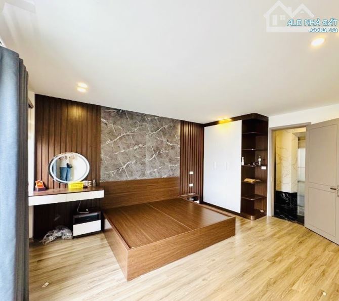 Bán Nhà 6Tầng View Khai Sơn, 20m ra Phố Ngọc Thuỵ, Vị Trí gần Trung Tâm, VF3 Đỗ Cổng - 5