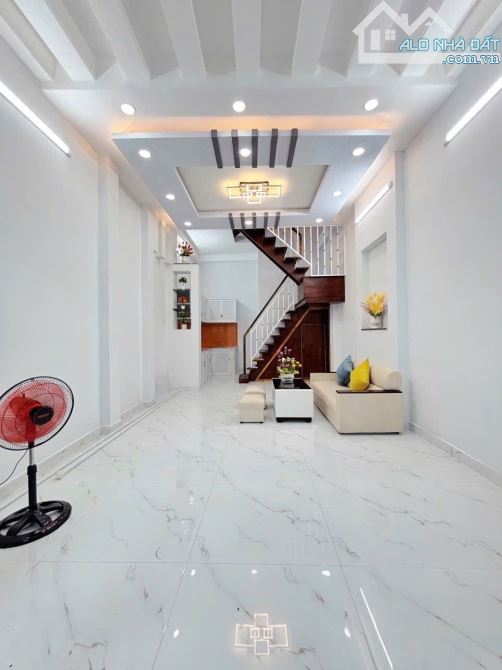 NHỈNH 3 TỶ - GIÁP QUẬN 6 - 4 x 8 - 3 TẦNG - 2PN 🚀🚀🚀 - 5