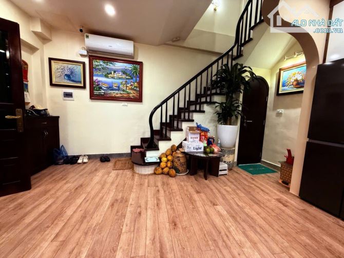 Bán nhà phố Thụy Khuê, 32m2, 4 tầng, mặt tiền 4.1m, 2 thoáng, giá đầu tư 7TỶ - 5