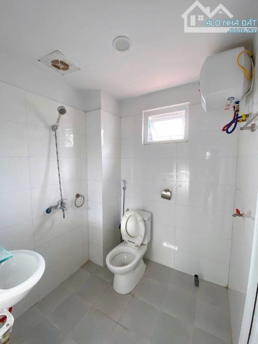 GIÁ ĐẸP THÁCH THỨC THỊ TRƯỜNGHOÀNG VĂN THÁIÔ TÔ NẰM TRONH NHÀ