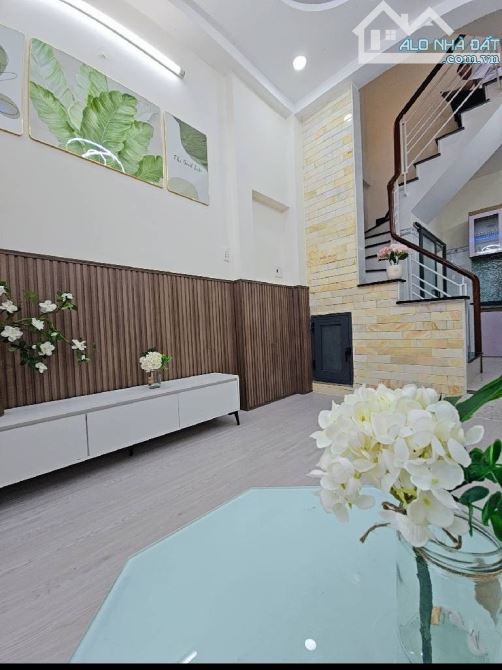 🏡Bán nhà nhỏ xinh xinh Lạc Long Quân - 24m2 - 2 Tầng , 2pn - Ngang 3.2m - Hẻm 2m 🏡 - 5