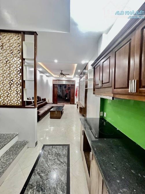 Phố Vĩnh Hưng -Ô Tô Đỗ Cửa - Nhà Mới 40n -6 Tầng - Giá loanh Quanh 7 tỷ - 6