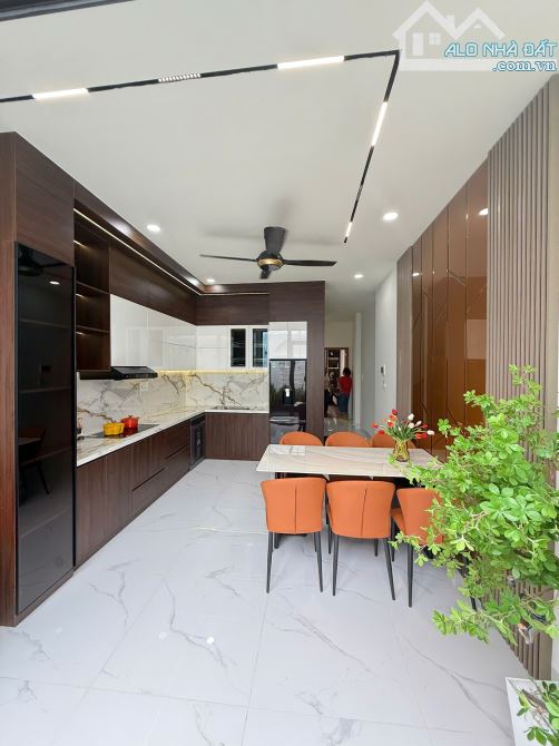 BÁN CĂN NGAY TRUNG TÂM GẦN ĐẠI LỘ VÕ NGUYÊN GIÁP !!! 📐 Diện tích: 4m x 15.4m 🌟 - 6