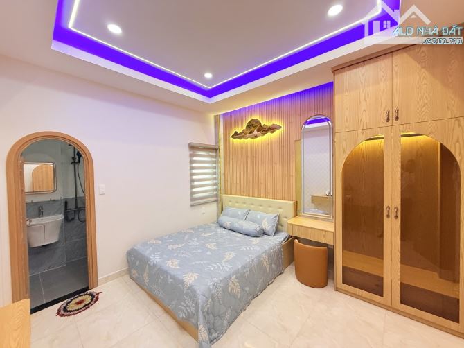 Hẻm ô tô, 20m ra mặt tiền Hoàng Văn Thụ, Phú Nhuận, 4 phòng ngủ, 5 WC,m - 6