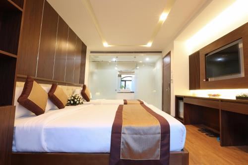 Bán khách sạn  khu Sân Bay, Đường Bạch Đằng- P.2- Tân Bình Hầm 7 Tầng, 33P Giá 39 tỷ - 6