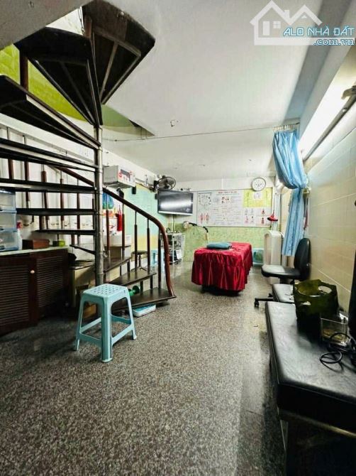 PHÂN LÔ QUÂN ĐỘI - THANG MÁY- OTO ĐỖ CỬA VÀO NHÀ - HÀNG XÓM TƯỚNG TÁ - 6