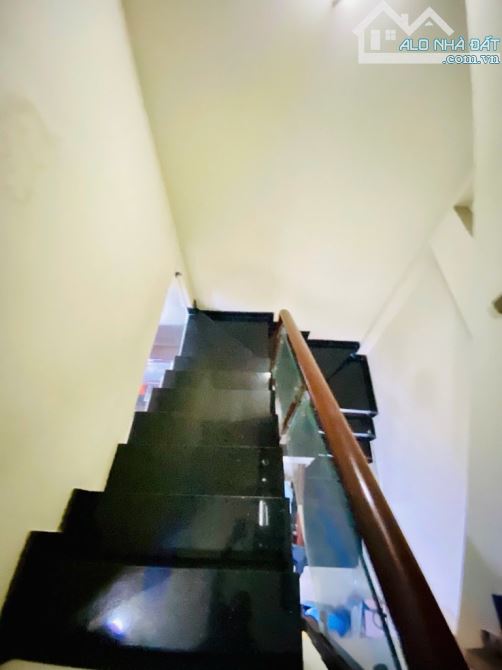 HẺM XE HƠI -  TỈNH LỘ 10- NHÀ 5 TẦNG BTCT - GẦN 90M2 - NGANG 8M - NHỈNH 9 TỶ - 6