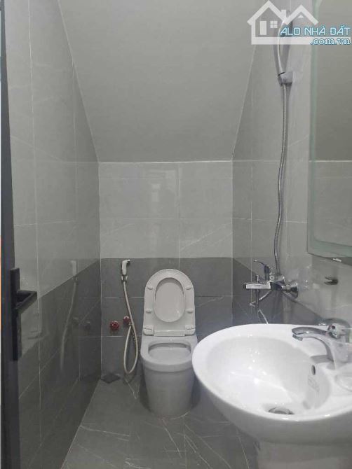 Mặt tiền đường Thạnh Lộc 15 Q12 - 5 tầng - 5x20m - ôtô ngủ trong nhà - nội thất xịn - 9 tỷ - 7