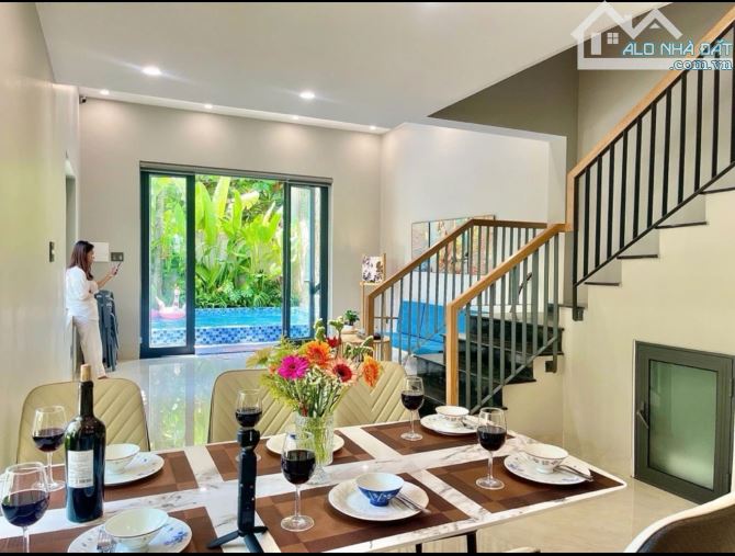 BIỆT THỰ SÁT THĂNG LONG - LÔ GÓC 2 MT - 104M2 - 2 TẦNG - MT:10M - 14.9 TỶ - 7