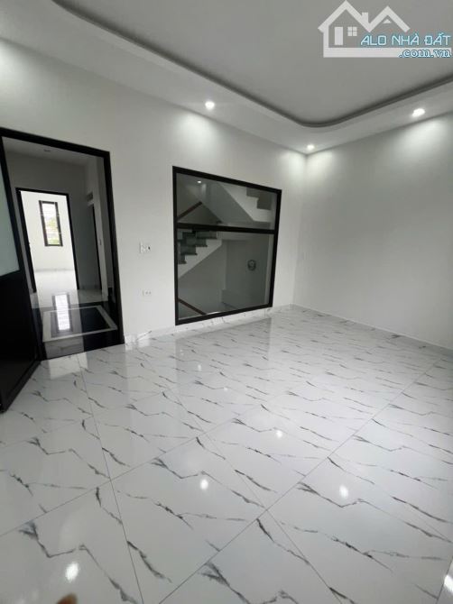 NHÀ 3 TẦNG GẦN KIẾN AN Ngõ ô tô đỗ cửa cách mặt trục 20 - 30m, duy nhất 1 ngoặt tại Kiều T - 7