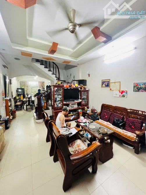 CẦU GIẤY-NGUYỄN VĂN HUYÊN - HÀNG F0-TRUNG TÂM-5 TẦNG-79M2-NGÕ RỘNG 3M -GẦN PHỐ-CÒN 15.2 TỶ - 7