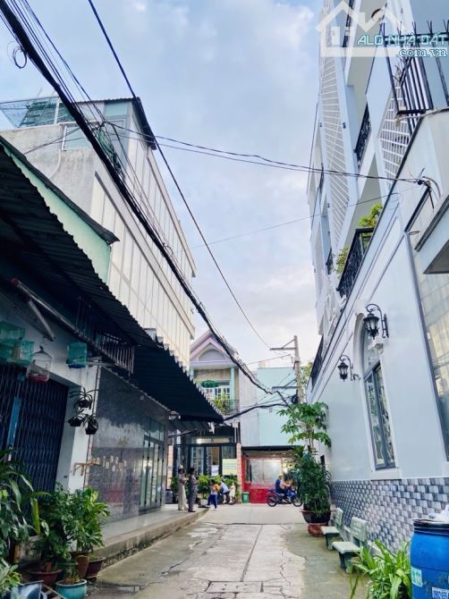 HẺM XE HƠI -  TỈNH LỘ 10- NHÀ 5 TẦNG BTCT - GẦN 90M2 - NGANG 8M - NHỈNH 9 TỶ - 7